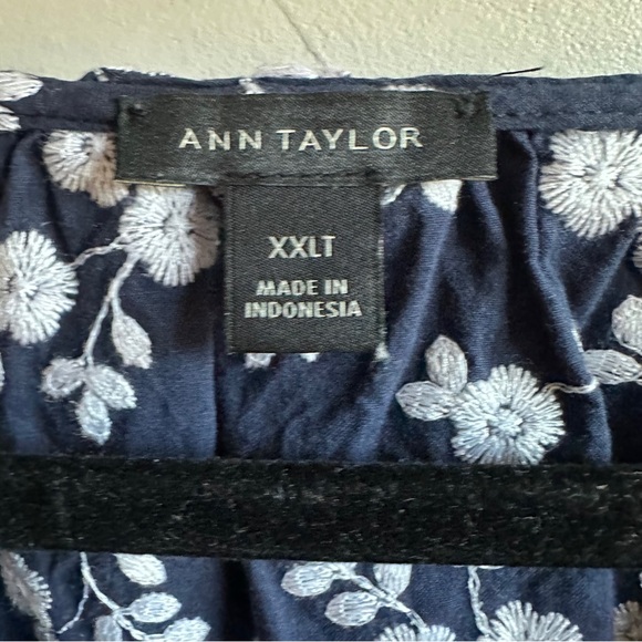Ann Taylor Navy & White Embroidered Short Puff Sleeve Top Cottagecore Sz XXL - Picture 11 of 12
